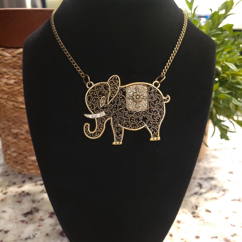 Gold Filifree Elephant Pendant Necklace